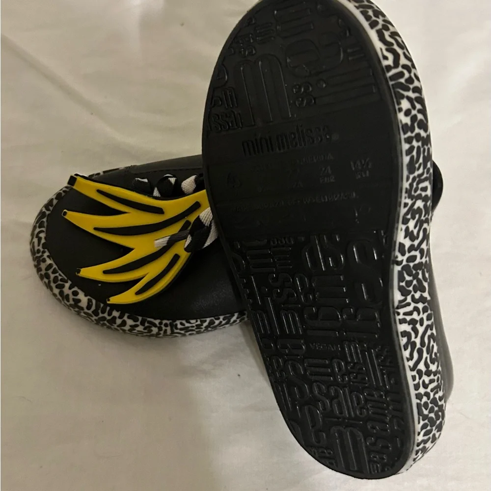 Mini Melissa Street Fabula Kids Sneakers Black/Yellow-Banana Size 8 NWOT